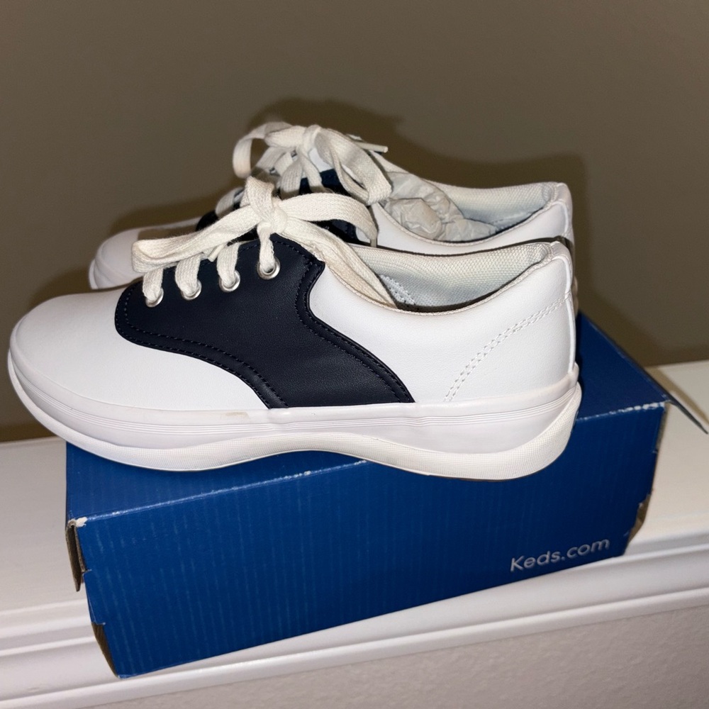 *WIDE* Keds School Days II Sneakers Size 2W